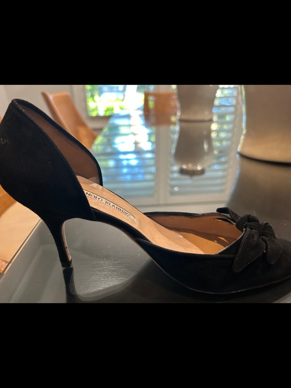 MANOLO BLAHNIK BLACK SUEDE BOW PUMPS SIZE 39 ½ - EXCELLENT CONDITION
